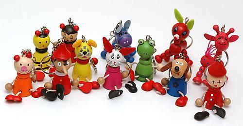 Siddende nøgleringe i træ 24 stk